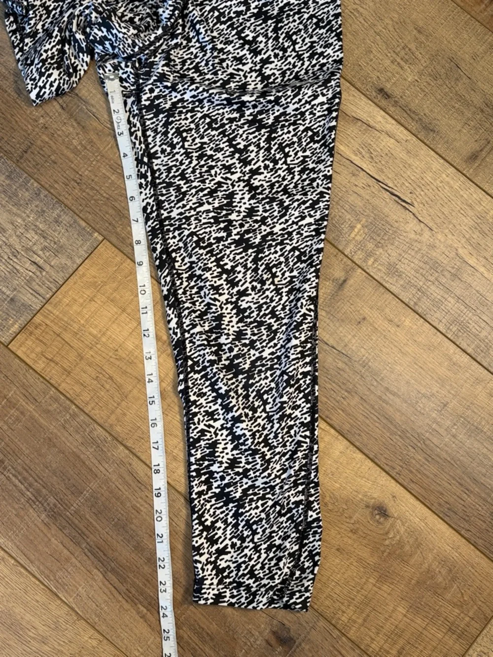 Nike Pronto Essential Running Cropped Leggings Black & White Pattern Size XL